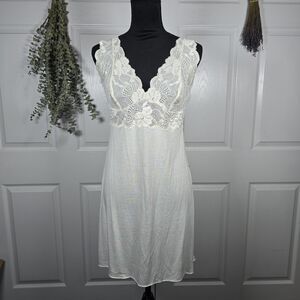 Natori White Sleeveless Nightgown Deep V-neckline Dress Decorative Lace Large